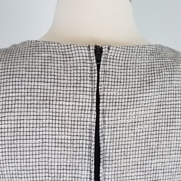 90's Vintage Sleeveless Linen Crepe Dress with Attached Pendant Necklace - Picture 6 of 9